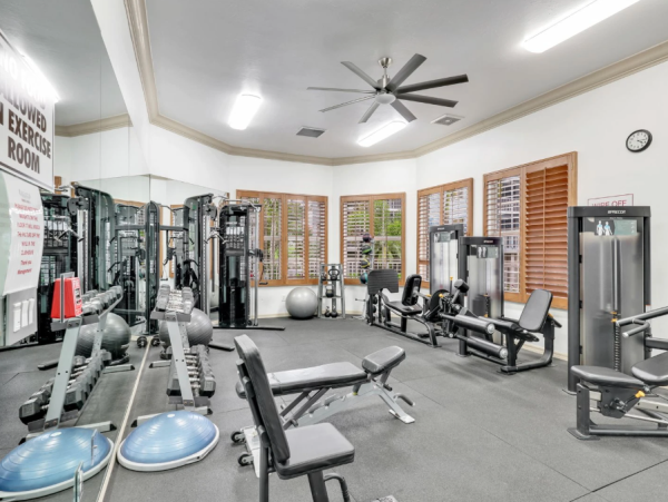 Spacious 3-Bedroom Condo in Naples - Renovated Resort-Style Amenities